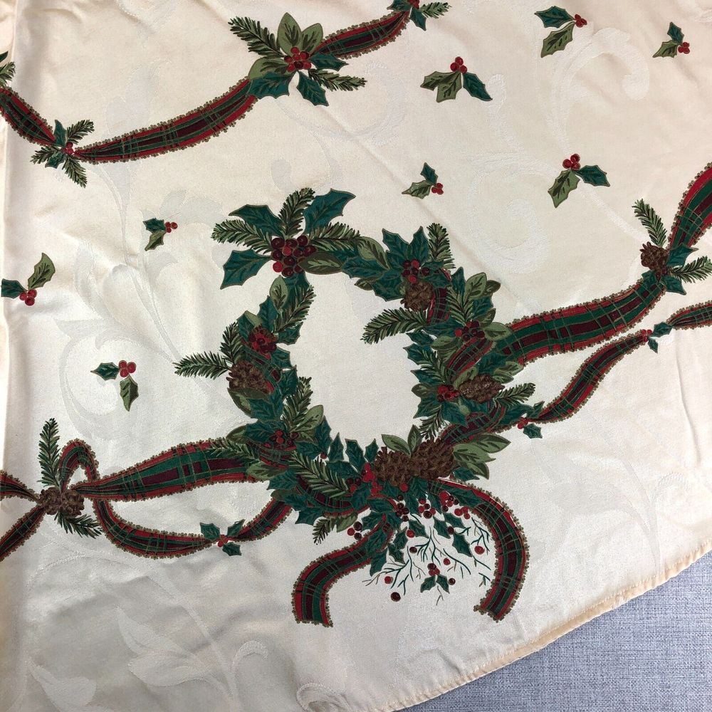 St. Nicholas‎ Square Tablecloth Christmas Holiday Holly Damask Gold 68" Round